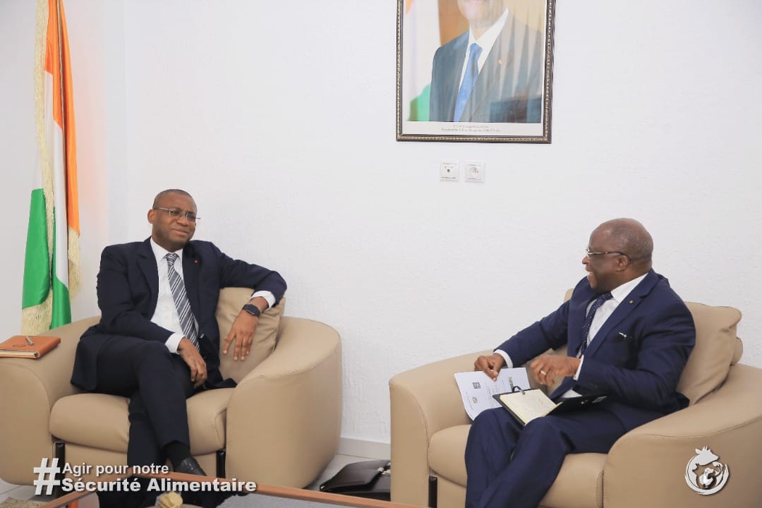 Le Ministre M. Sidi Tiemoko Touré a reçu en audience ce vendredi 6 mai 2022, Dr Sidiki CISSE, Directeur Général de l’ANADER.