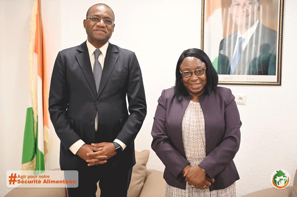 Le Ministre Sidi Tiemoko Touré a reçu en audience l’Ambassadeur de Côte d’Ivoire au Portugal, S.E.Mme Annick Josiane CAPET BAKOU, ce mercredi 25 mai 2022.